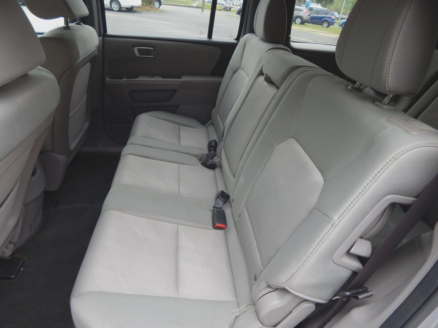 2013 Silver Metallic /Gray Honda Pilot LX (5FNYF3H29DB) with an 3.5L V6 engine, Automatic transmission, located at 3120 W Tennessee St, Tallahassee, FL, 32304-1002, (850) 575-6702, 30.458841, -84.349648 - Used Car Supermarket is proud to present you with this loaded immaculate 2013 Honda Pilot LX. Used Car Supermarket prides itself in offering you the finest pre-owned vehicle in Tallahassee. Used Car Supermarket has been locally family owned and operated for over 48 years. Our Pilot LX has been servi - Photo#6